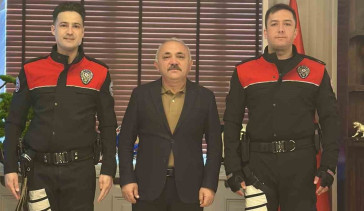 Başkan Esen, heimlich manevrasıyla hayat kurtaran polis memurlarını tebrik etti