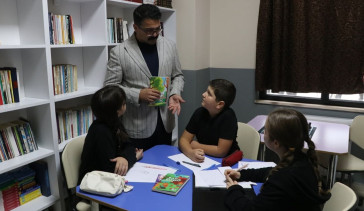 Çınarcık'ta Öğrenciler Yazarlık Atölyesinde Üçüncü Kitap İçin Hazırlanıyor