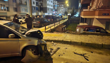 Çorum'da Otomobil ve Hafif Ticari Araç Çarpıştı: 2 Yaralı