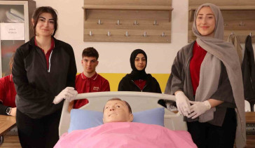 Erzincan'da meslek lisesi sağlık sektörüne bakım personeli yetiştiriyor