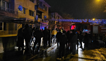 Erzincan'da Yangın: 8 Kişi Dumandan Etkilendi