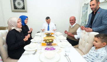 İçişleri Bakanı Çiftçi, Şehit Ailesine İftar Verdi