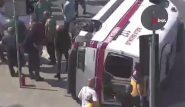 Kağıthane'de Ambulans ve Motosiklet Çarpıştı: 4 Yaralı