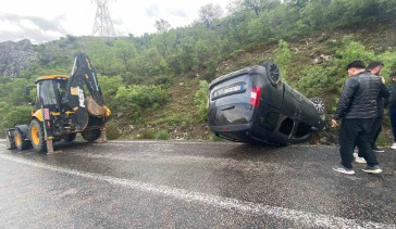 Kemaliye'de Sağanak Yağış Sonrası Trafik Kazası