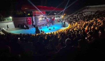 Kilis'te millet bahçesi'nde açık hava konserine yoğun ilgi