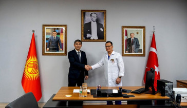 Kırgızistan Sağlık Bakanı Osmonov, Kırgız-Türk Dostluk Hastanesini Ziyaret Etti