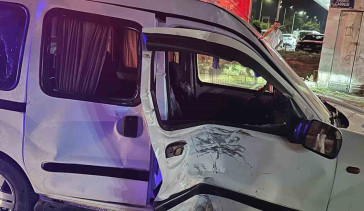 Samsun'da hafif ticari araç ile motosiklet çarpıştı: 5 yaralı