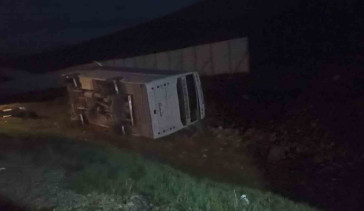 Taraftarları Taşıyan Midibüs Devrildi, 27 Kişi Yaralandı