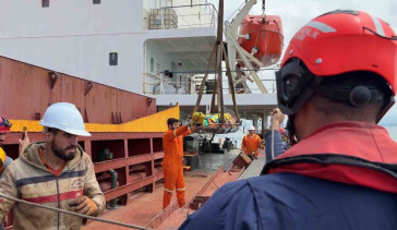 Yalova Açıklarında Gemide Yaralanan Personel Tahliye Edildi