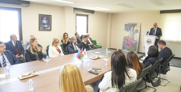 Azerbaycan'ın Bağımsızlık Yıl Dönümü Kutlandı
