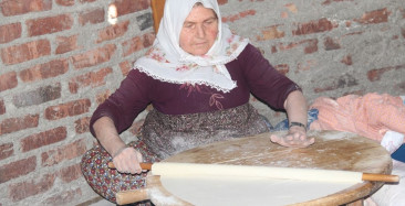 Çorum'da İmece Usulü Kışlık Yufka Hazırlıkları