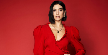 Dua Lipa kendini ifşa etti! Çantasından öyle şeyler çıktı ki...