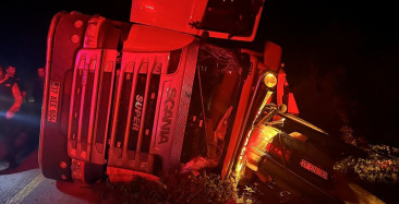 Kastamonu'da Tır ve Otomobil Çarpıştı