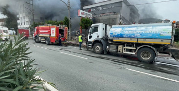 Trabzon'daki Alışveriş Merkezinde Yangın Çıktı