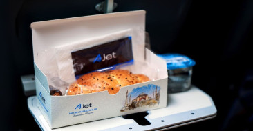 AJet, Ramazan boyunca yurt içi uçuşlarda ücretsiz iftar ve sahur ikramı sunacak.