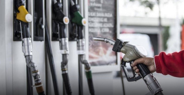 Benzin ve motorinde indirim 2 Haziran itibarıyla pompa fiyatlarına yansıdı. Eşel mobil sistemi nedeniyle düşüş sınırlı kaldı.