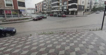 Ankara'da Şiddetli Yağmur ve Dolu Etkili Oldu