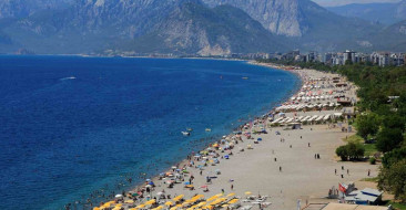 Kurban Bayramı'nda Antalya otellerinde doluluk oranı yüzde 100'e ulaştı. POYD Başkanı Hakan Saatçioğlu, beklentilerin olumlu olduğunu belirtti.