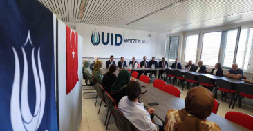 Çalışma ve Sosyal Güvenlik Bakanı Vedat Işıkhan, İsviçre'de Türk STK temsilcileriyle bir araya geldi ve Türk toplumunun önemine vurgu yaptı.