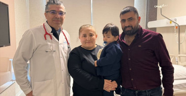 2 yaşındaki Ali Enfal, bocavirus enfeksiyonu nedeniyle yaşadığı ağır sağlık sorunlarının ardından başarılı bir tedavi süreci geçirerek sağlığına kavuştu.