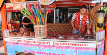 Bolu'da Sıcak Havalarda Dondurma Satışları Patladı