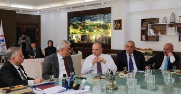 Düzce'de ticaretin geliştirilmesi için Düzce Ekonomi Zirvesi hazırlıkları yapıldı. Katma değerli ürünler ve ihracat konuları görüşüldü.