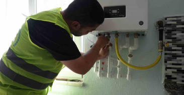 Düzce’nin hava kalitesini artırmak amacıyla 20 milyon TL hibe ile 250 hanede doğalgaz dönüşüm çalışmaları gerçekleştiriliyor.