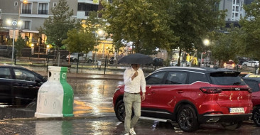 Edirne'de Aniden Bastıran Sağanak Yağış Hayatı Olumsuz Etkiledi