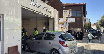 Edirne'de Ekmek Fırınına Aracın Girmesi Sonucu Yaralılar Var