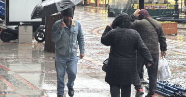 Edirne'de Sağanak Yağış Hayatı Olumsuz Etkiliyor