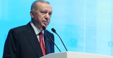 Cumhurbaşkanı Recep Tayyip Erdoğan, TBMM’de görüşülen düzenlemenin yasalaşmasıyla en düşük emekli maaşının 20 bin liraya yükseleceğini açıkladı. CHP’ye yüklenen Erdoğan, “Emeklilerle ilgili hiçbir dertleri yok” dedi.