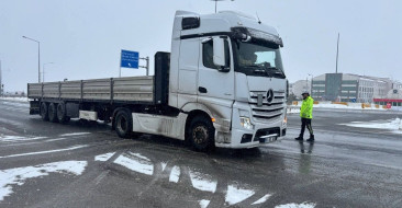 Erzincan'da Kar Sebebiyle Trafik Sorunu