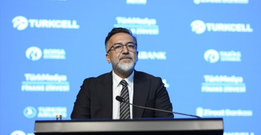 Osman Arslan, Finans Zirvesi'nde Türkiye'nin ekonomik büyüme stratejilerini açıkladı ve sanayici kadın girişimcilere verilen destekleri anlattı.