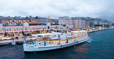 İş Vapur, İstanbul Boğazı'nda bankacılık hizmeti sunacak yüzen şube olarak faaliyete başladı.