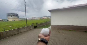 Karayazı'da Beklenmedik Dolu Yağışı