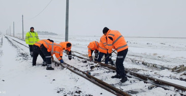 TCDD, yoğun kar yağışına karşı 4 bin personel ile demir yollarında kesintisiz hizmet sağlıyor.