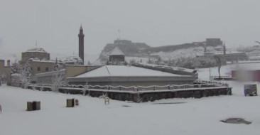 Kars Nisan Ayında Beyazlara Büründü