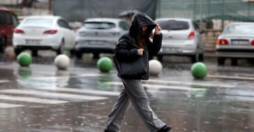 Kırklareli'de Şiddetli Sağanak ve Dolu Yağışı Etkili Oluyor
