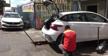 Van'da kış lastiği zorunluluğu kalktı, lastikçilerde yoğunluk oluştu. Yaz lastiği değişim zamanı geldi!