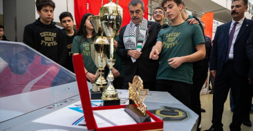 Milli Eğitim Bakanı Tekin, Cezeri Yeşil Teknoloji Lisesi'nde Kermes Ziyareti Yaptı