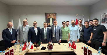 Denizli Ticaret Odası heyeti, Polonya'da iş fırsatlarını değerlendirdi ve ticaret potansiyelini artırmayı hedefliyor.