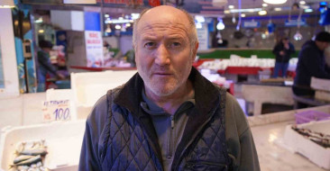 Balıkçı tezgahlarında sezonun son ürünleri satışa sunuluyor, av yasağı öncesi fiyatlar değerlendirildi.