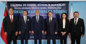 SOCAR Türkiye yöneticilerine Turkuaz Kart takdim edildi