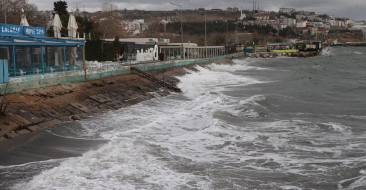 Tekirdağ'da Lodos Deniz Ulaşımını Aksatıyor