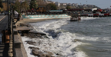 Tekirdağ'da Lodos Deniz Ulaşımını Olumsuz Etkiliyor