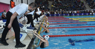 Trabzon'da Vedia Nil Apak Anısına Yüzme Finali Gerçekleşti