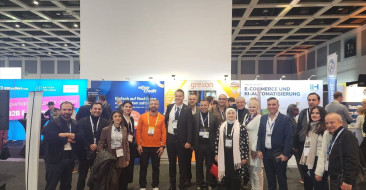 Ticaret Bakanlığı öncülüğündeki Türk e-ihracat heyeti, Almanya'da dev pazarlarla buluşarak dijitalleşmeyi artırmayı hedefliyor.