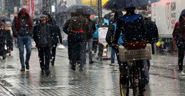 Türkiye sağanak yağışa teslim oldu: Çok sayıda il için fırtına uyarısı yapıldı 