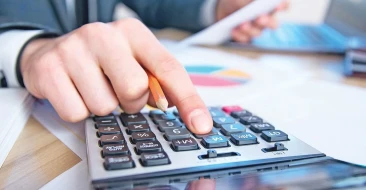 Hazine ve Maliye Bakanı Mehmet Şimşek, yapay zekâ destekli KAŞİF sistemiyle günde 4 milyon mükellefin tarandığını açıkladı. Naylon fatura, sahte belge ve haksız KDV iadesi artık aynı gün tespit ediliyor: “Kayıt dışı ekonomi için kaçacak yer kalmadı.”