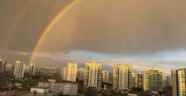 Yağmur Sonrası Gökkuşağı Göz Kamaştırdı